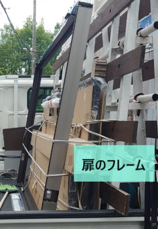 新しい扉のフレーム　玄関扉カバー工法